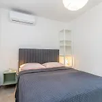 بيت للعطل House Summer Breeze Pinezići